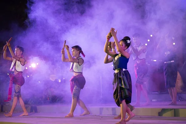 Бангкок Таиланд Января 2019 Года Неизвестный Танцор Танцует Бамбуковой Трубкой — стоковое фото