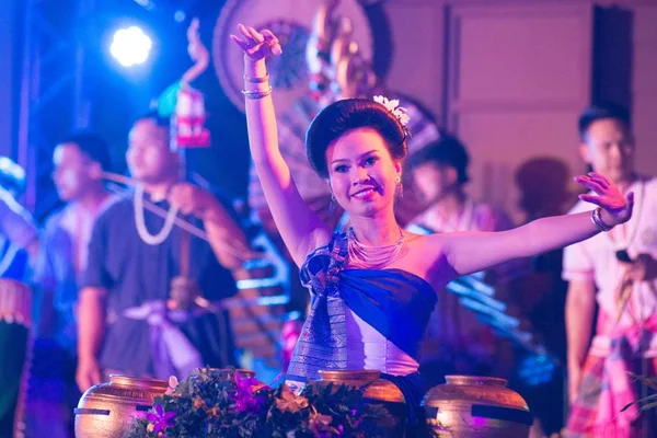 バンコク 2019 正体不明のダンサーはダンス 北東部伝統的なタイ タイ観光タイ首都バンコク ルンピニ パーク祭の祭典の参加者参加で — ストック写真