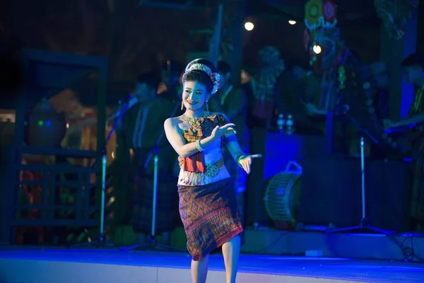 バンコク 2019 正体不明のダンサーはダンス 北東部伝統的なタイ タイ観光タイ首都バンコク ルンピニ パーク祭の祭典の参加者参加で — ストック写真