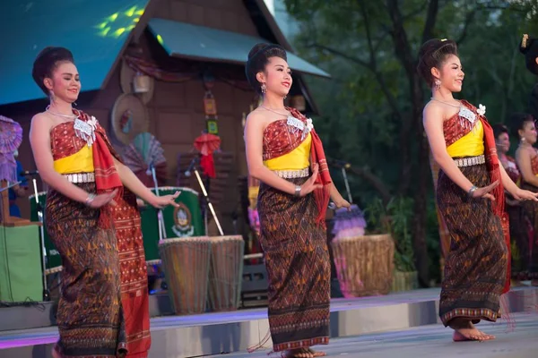 Thai dancer is Northeastern traditional Thai dancing in Particip — Stock Photo, Image