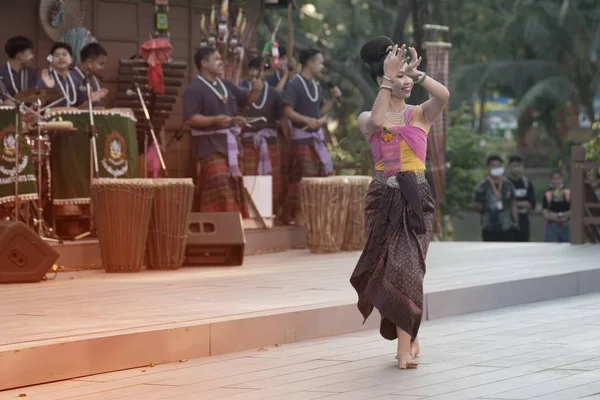 Бангкок Таїланд Січня 2019 Невідомі Танцівниці Танців Традиційний Тайський Танці — стокове фото
