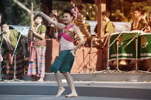 Bangkok Thailand January 2019 Unidentified Dancer Dancing Northeastern Traditional Thai — Stock Photo, Image