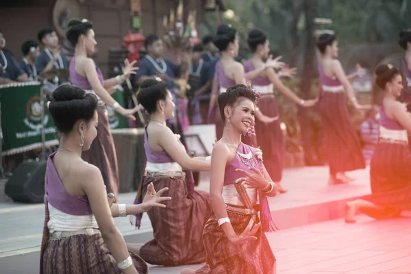 Bangkok Thailand January 2019 Unidentified Dancer Northeastern Traditional Thai Dancing — Stock Photo, Image