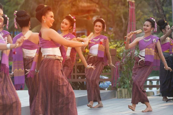 Bangkok Tailandia Enero 2019 Bailarín Identificado Baile Tradicional Tailandés Del —  Fotos de Stock