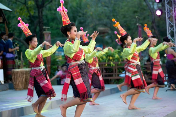 Bangkok Thailand January 2019 Dançarina Não Identificada Uma Dança Tailandesa — Fotografia de Stock