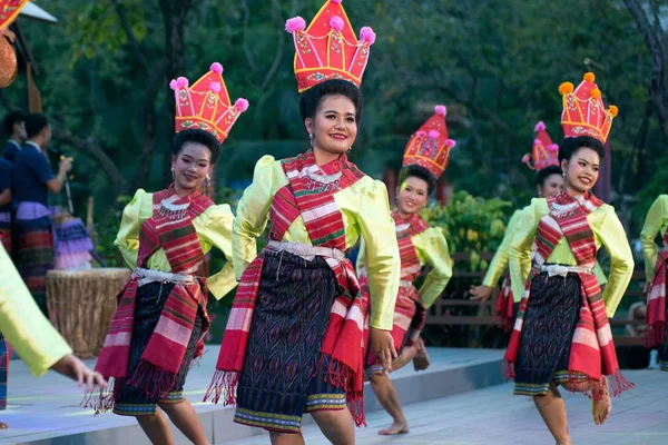 Bangkok Thailand January 2019 Dançarina Não Identificada Uma Dança Tailandesa — Fotografia de Stock