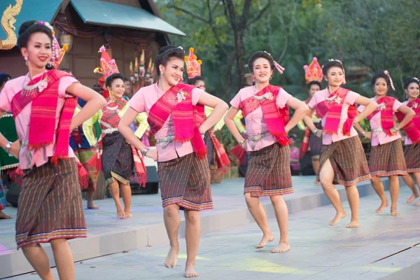 Bangkok Thailand January 2019 Dançarina Não Identificada Uma Dança Tailandesa — Fotografia de Stock
