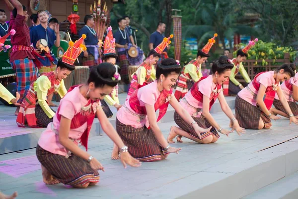 Bangkok Thaiföld 2019 Január Azonosítatlan Táncos Egy Északkeleti Hagyományos Thai — Stock Fotó