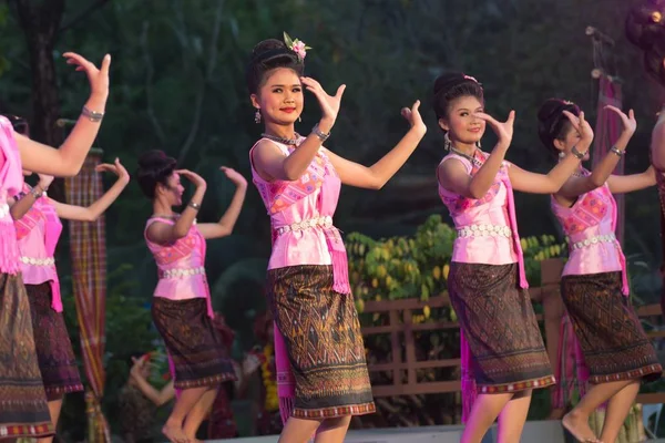 Bangkok Thailand January 2019 Dançarina Não Identificada Uma Dança Tailandesa — Fotografia de Stock