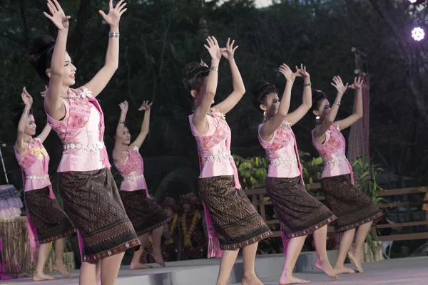 Bangkok Thailand January 2019 Dançarina Não Identificada Uma Dança Tailandesa — Fotografia de Stock