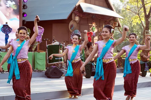 Outdoor Thai dancer is Northeastern traditional Thai dancing on platform in Participants take part in the celebration of Thailand tourism Festival. — Stock Photo, Image