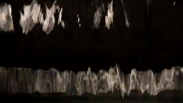 Abstrakt Och Närbild Transparent Fallande Vatten Vertikala Flöden — Stockvideo