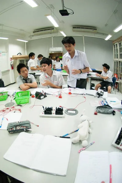 Bangkok Tajlandia Marca 2009 Niezidentyfikowana Grupa Azjatyckich Studentów Podstawowych Uczą — Zdjęcie stockowe