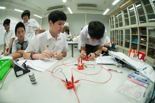 Bangkok Thailand März 2009 Unbekannte Gruppe Asiatischer Grundschüler Lernen Klassenzimmer — Stockfoto