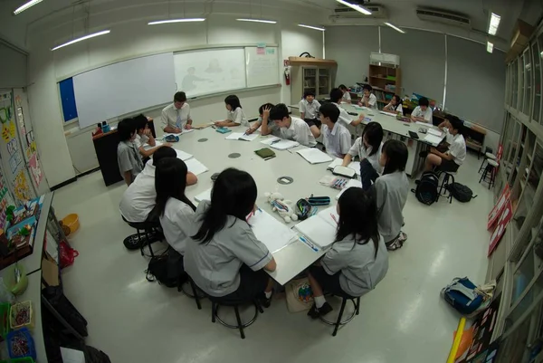 Bangkok Thailand März 2009 Unbekannte Gruppe Asiatischer Grundschüler Lernen Klassenzimmer — Stockfoto