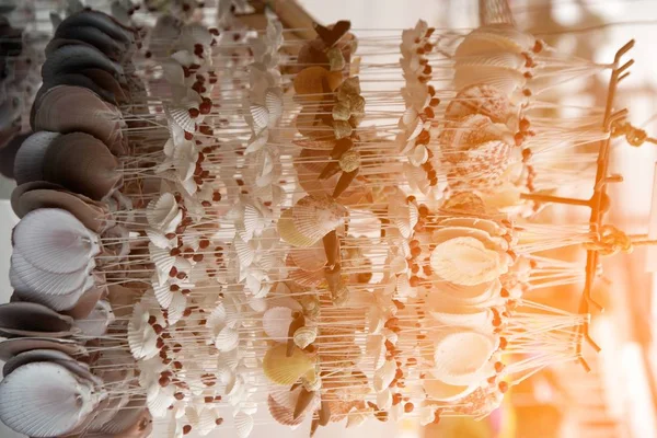 Decoración colgante móvil concha de mar en la tienda para vender turista — Foto de Stock