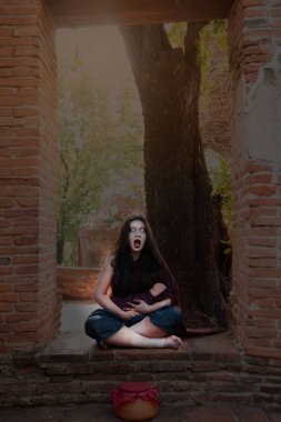 Tarih görünür geleneksel kostüm Antik Tay hayalet. Tay geleneksel stil elbise teklik, tipik Tay elbise giyen kadın, Hayalet, Cadılar Bayramı kadın ve şeytan kadın kavramı. 