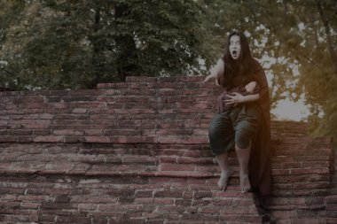 Tarih görünür geleneksel kostüm Antik Tay hayalet. Tay geleneksel stil elbise teklik, tipik Tay elbise giyen kadın, Hayalet, Cadılar Bayramı kadın ve şeytan kadın kavramı. 