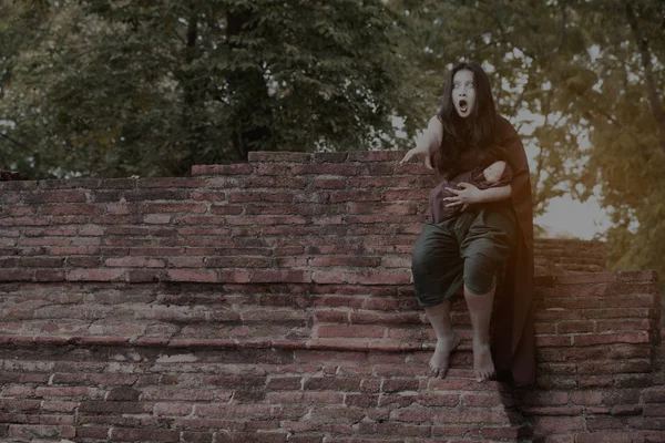 Tarih görünür geleneksel kostüm Antik Tay hayalet. Tay geleneksel stil elbise teklik, tipik Tay elbise giyen kadın, Hayalet, Cadılar Bayramı kadın ve şeytan kadın kavramı. 