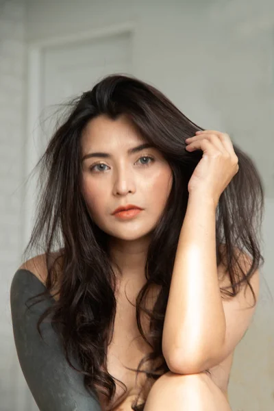 Indoor portrait of Asian amazing young freckled long haired female of natural beauty posing at home wearing nothing. — Stock Photo, Image