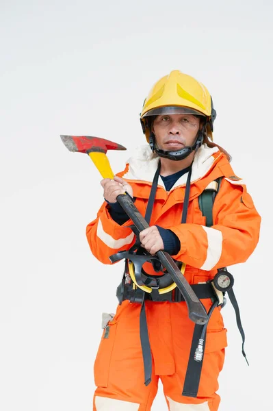 Retrato Bombero Asiático Con Ropa Roja Protectora Máscara Casco Con —  Fotos de Stock