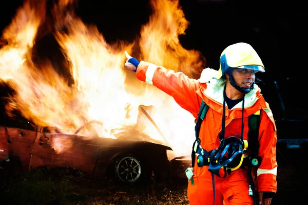 Fireman Charge Directed Workforce Put Out Burning Rear Fire — Stock Photo, Image