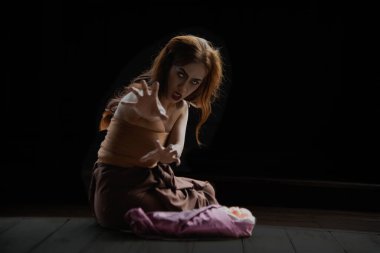 Geleneksel Tayland kostümlü kadim Tayland hayaletleri, Tayland elbisesi, Tayland hayalet kostümü giyen kadınlar, kadınlar ve kadın iblisler. Hayaletin hikayesi..