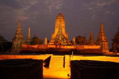 Wat Chaiwatthanaram 'ın eski kalıntıları Phra Nakhon Si Ayutthaya eyaleti, Tayland ve uzun bir geçmişi olan ünlü bir turizm merkezidir..