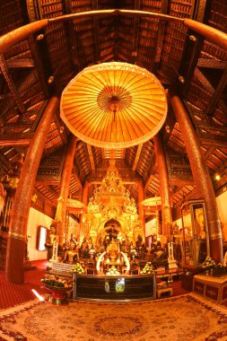 Luang Phor Phet, Wat Phra That Chom Thong Worawihan 'daki kilisenin içinde yüzlerce yıllık güzel Buda heykelleri. Tayland 'ın Chiang Mai eyaletinde yer almaktadır..