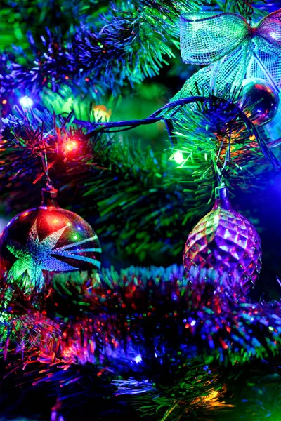 Noel Ağacı Oyuncaklar Çelenk Yakın Çekim — Stok fotoğraf