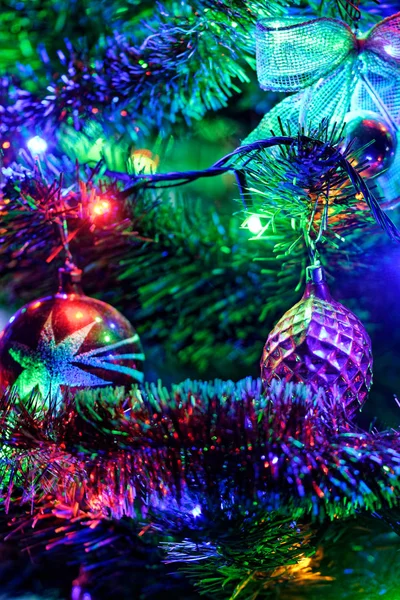 Noel Ağacı Oyuncaklar Çelenk Yakın Çekim — Stok fotoğraf