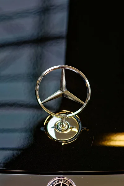 Київ 2019 Лютого Mercedes Benz Знак Закри Mercedes Benz Німецький — стокове фото