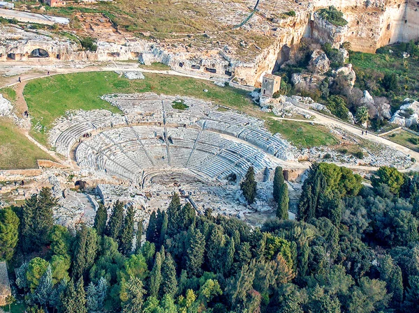 Yunan Tiyatrosu Syracuse Sicilya Havadan Görünümü — Stok fotoğraf