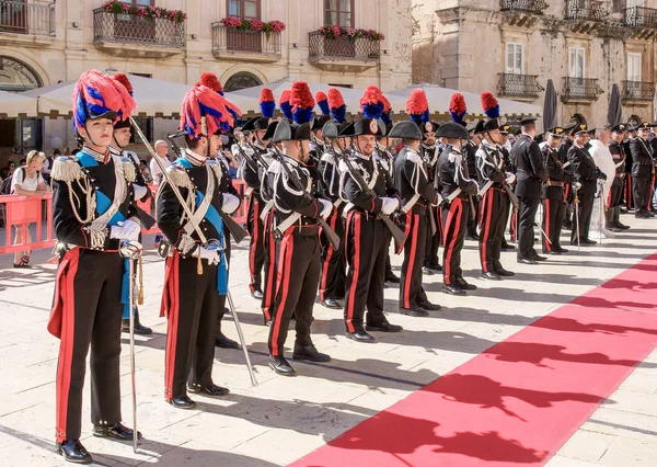 Siracusa Sicília / Itália - Junho 05 2019: Desfile dos carabinieri — Fotografia de Stock