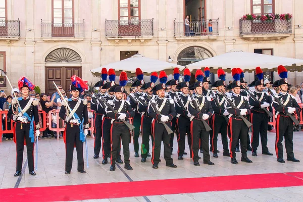 Siracusa Sicília / Itália - Junho 05 2019: Desfile dos carabinieri — Fotografia de Stock