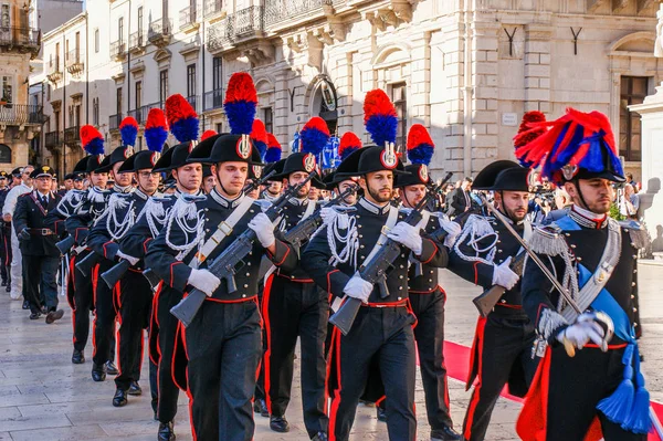 Syracuse Sicile / Italie - 05 juin 2019 : Défilé des carabiniers — Photo