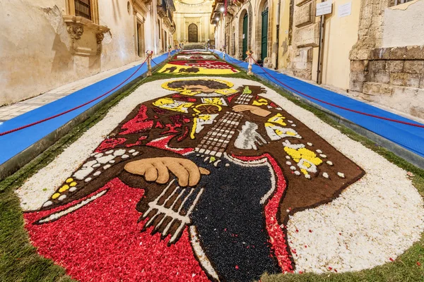 Noto, Sicilya/İtalya - 20 Mayıs 2019: Noto Çiçek Festivali