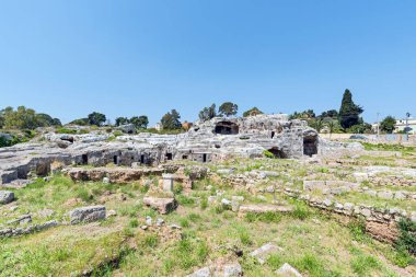 Sicilya, Syracuse 'daki Antik Yunanlıların aşırı gelişmiş Grotticelli Mezarlığı. Arşimet 'in gömülmesi gereken kalıntılar..