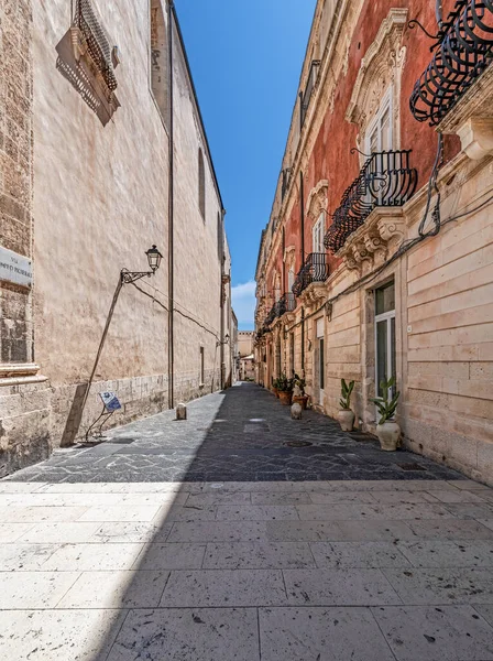 Siracusa Sicilia Una Hermosa Calle Desierta Ortigia — Foto de Stock