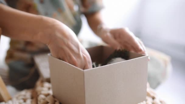 Woman packs gifts for new year decorations — Stock Video