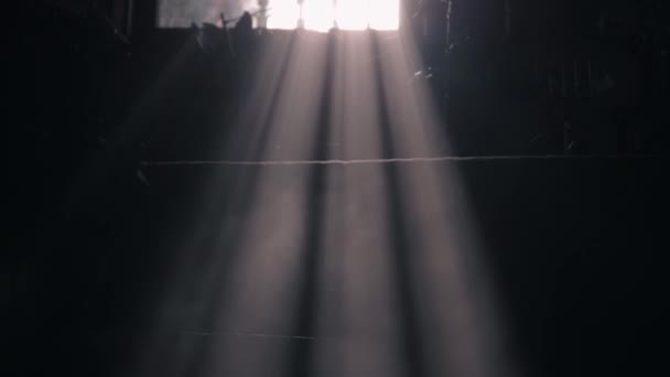 Sluneční Paprsky Okna Místnosti Mírný Opar Sluneční Paprsek Lehkém Oparu — Stock video