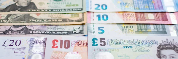 Avro, pound ve farklı değerlere sahip Amerikan dolarları ile geçmiş