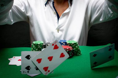 Poker oyuncusu kumarhane fişleri