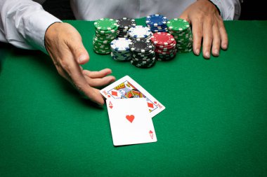 Poker oyuncusu kumarhane fişleri