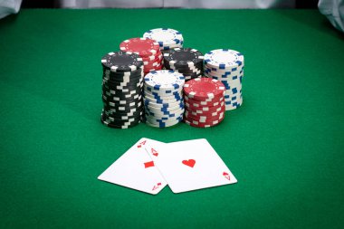 Poker oyuncusu kumarhane fişleri