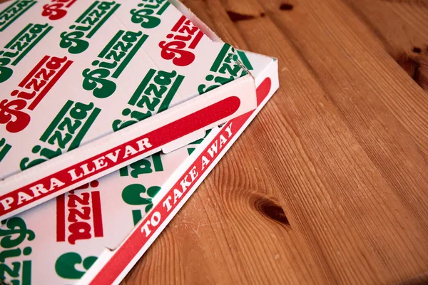 Box pizzas to take away horizontal focus selective food