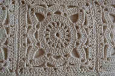 Güzel desen - tığ işi açılış karesi