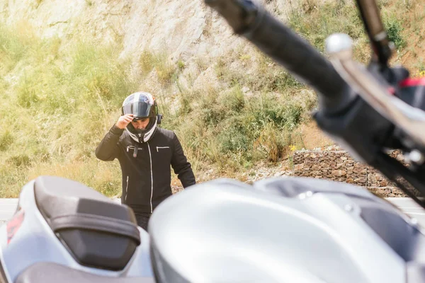 Motorista Con Casco Puesto — Foto de Stock