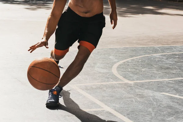 Unrecognizable Young Man Playing Basketball — Stock Photo, Image