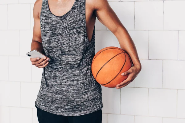 Close Unrecognizable Young Man Looking His Smartphone While Holding Basketball — Stock Photo, Image